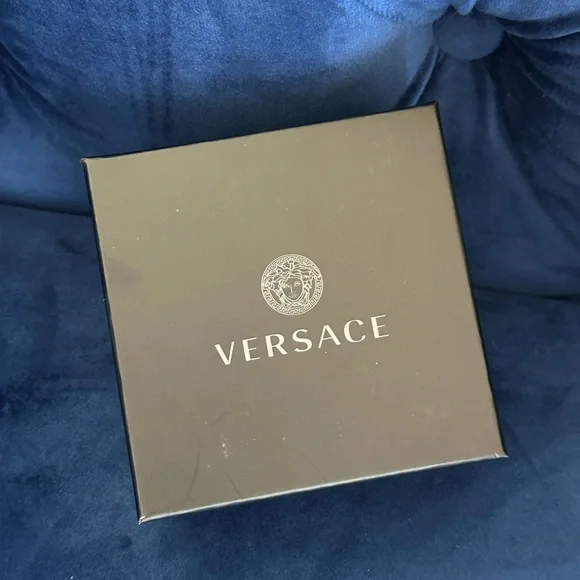 Authentic Versace Pink Medusa Key Card Holder - Picture 2 of 7